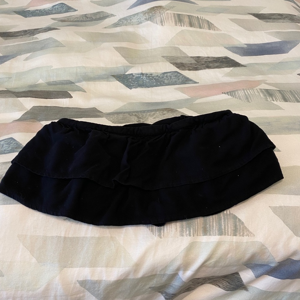 Black sleeveless crop top